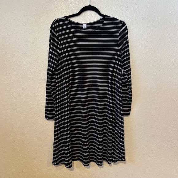 Old Navy NWT Black & White Striped Long Sleeve Knit Swing Dress Medium - Picture 1 of 9